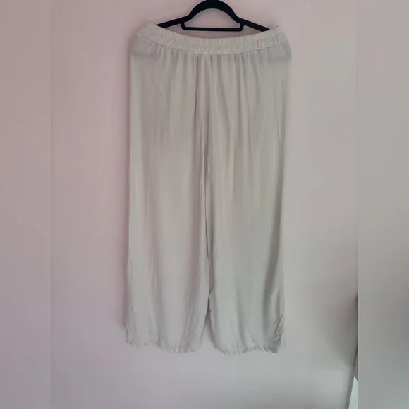 Button-Accent Wide Leg Pants - - Picture 2 of 7